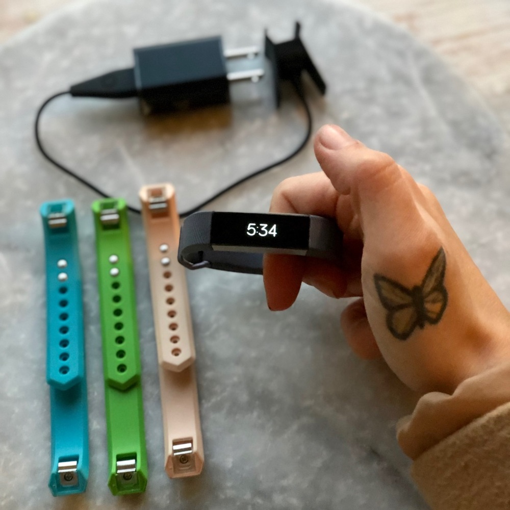 NEW - Fitbit Alta with four extra bands